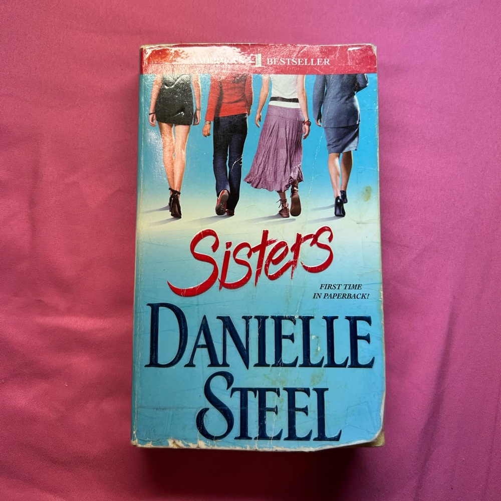 📚BOOK SALE 5 for $20📚 Sisters by Danielle Steel, 2008, Paperback